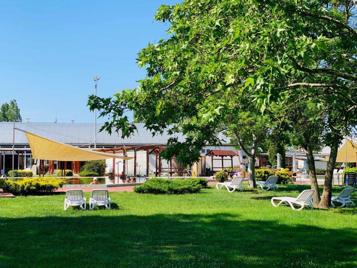 Barack Thermal Hotel And Spa Tiszakecske Exterior photo