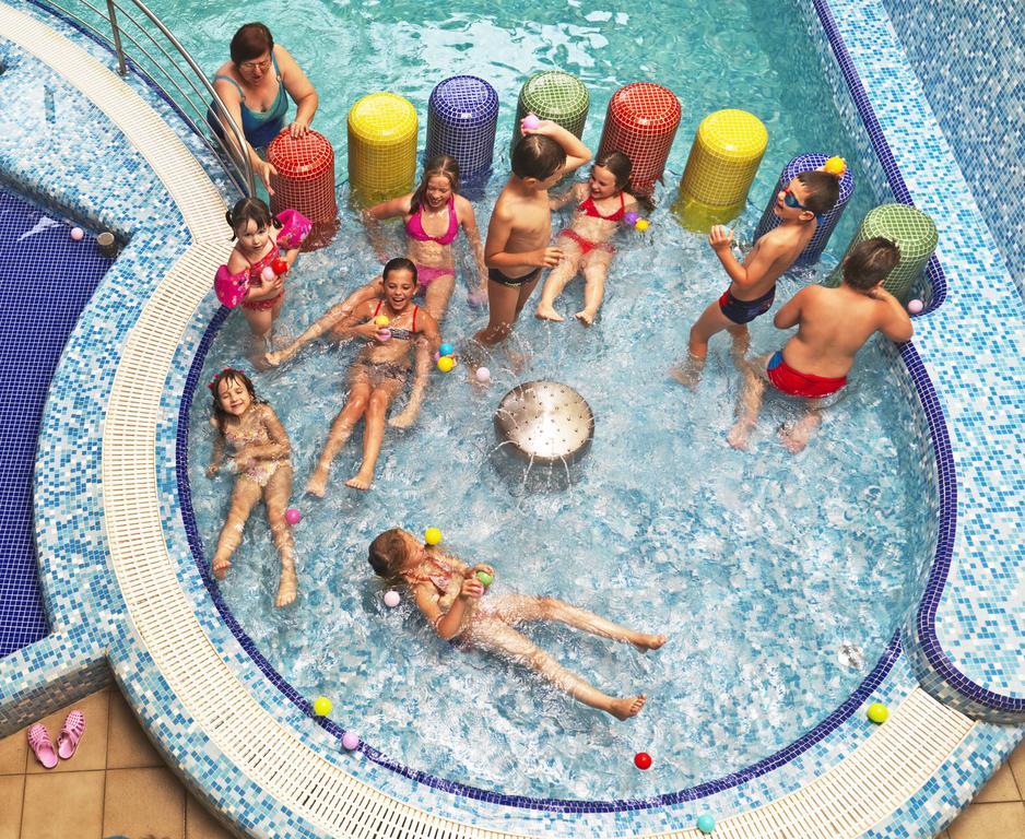 Barack Thermal Hotel And Spa Tiszakecske Exterior photo
